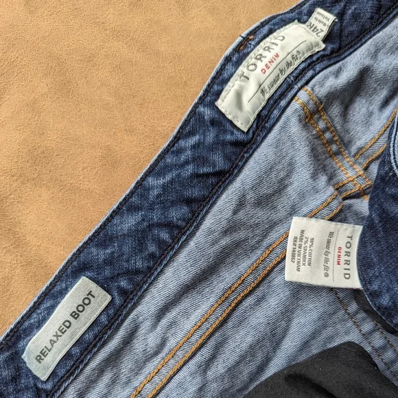 Torrid Denim Relaxed Boot Jeans! Size 24R - Picture 3 of 6